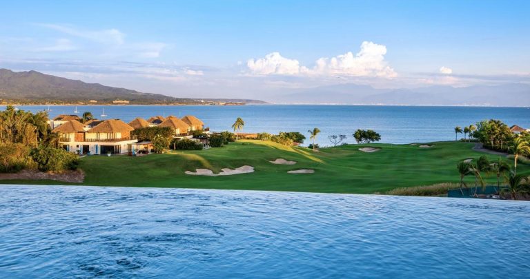 Penthouse Prima Vista in Tau Residences, Punta Mita